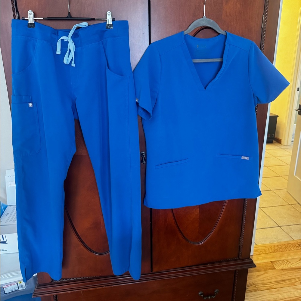 Figs Women's Royal Blue Scrub Set